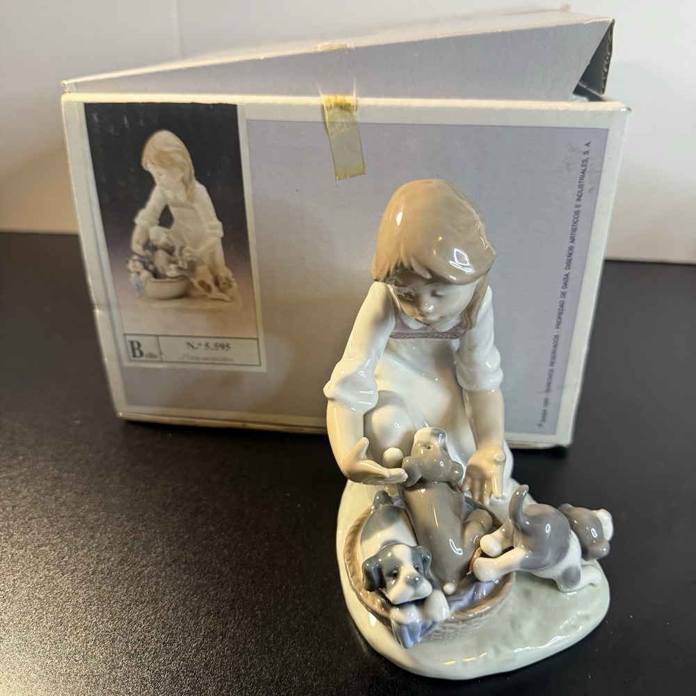 Vintage Lladro,‎ "Joy In A Basket" 5595 Comes With Box Mint Condition